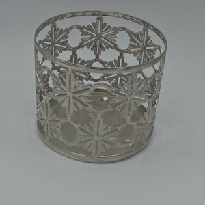 Bath and Body Works - Silver Winter Snowflakes - 3 Wick Candle Holder